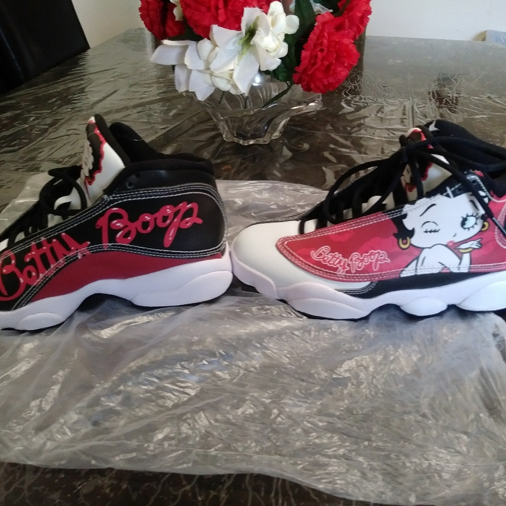Bettyboop hand painted size 6 red white and black